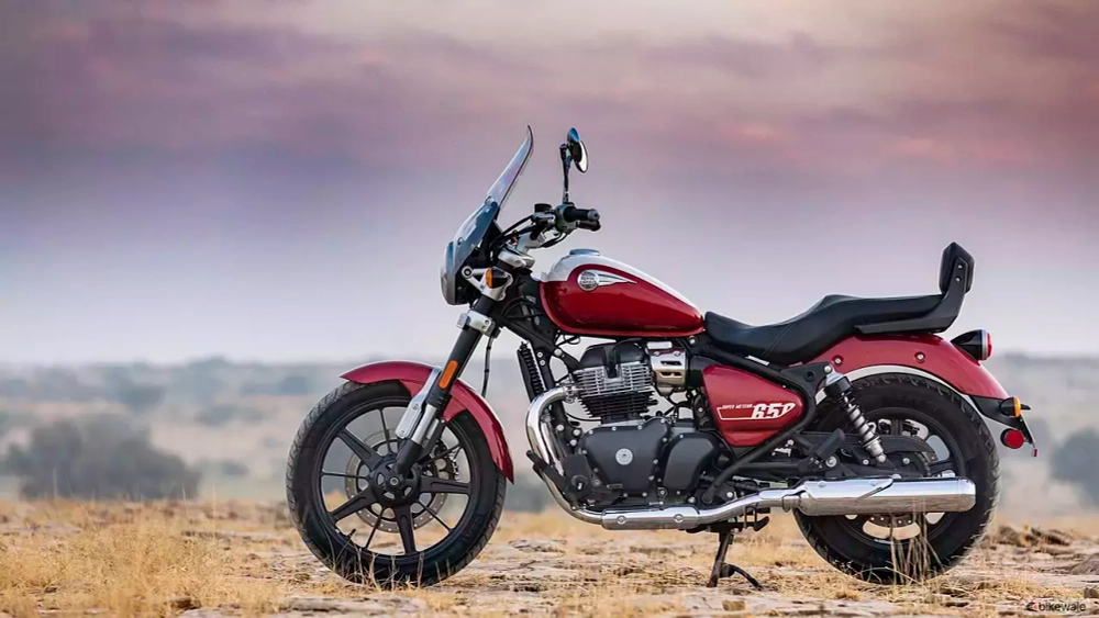 Royal Enfield Super Meteor 650 Celestial Red (Tourer / Premium)