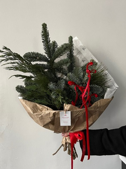 Букет из нобилиса, кедра и туи