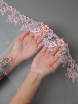 Вышивка на сетке лавандовая с глиттером ширина 24 см (2 стороны)