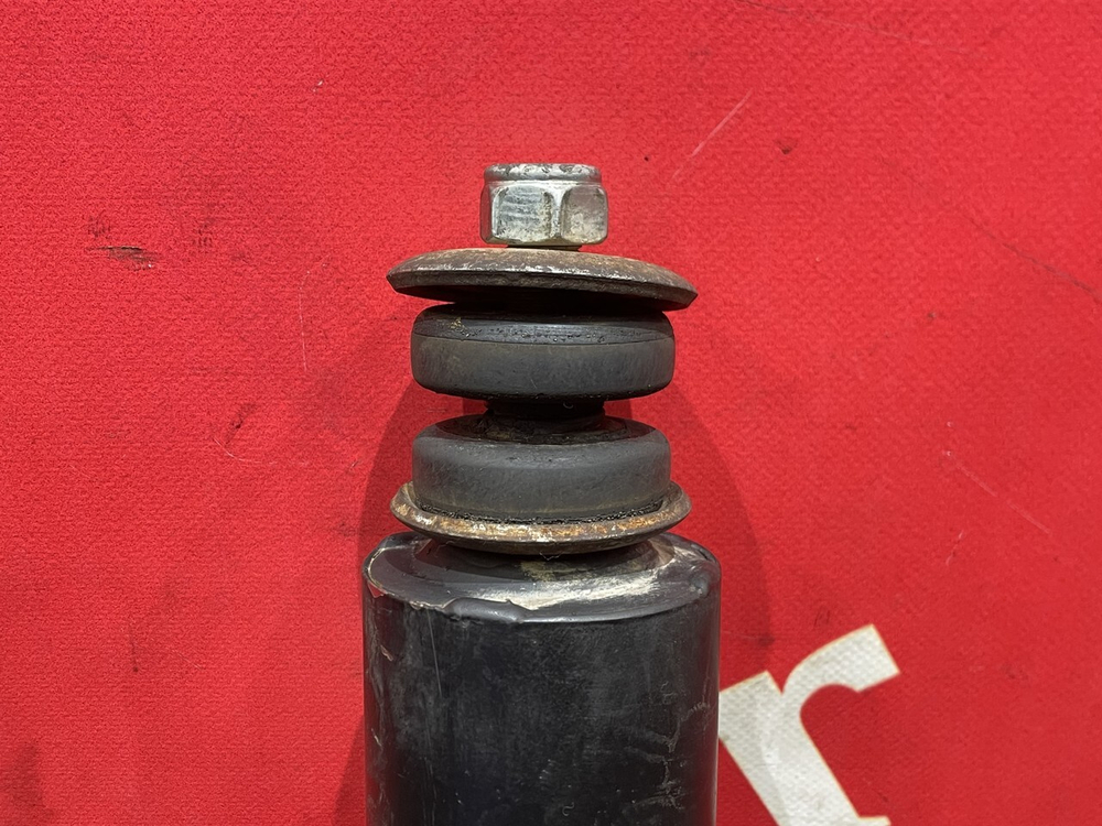 Амортизатор передний