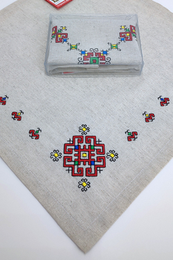 Салфетка с вышивкой