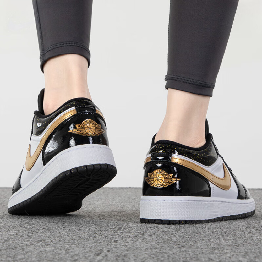 Jordan Kids Air Jordan 1 Low SE "Gold Toe" Sneakers