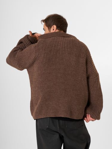 Шоколадный свитер крупной вязки QWE