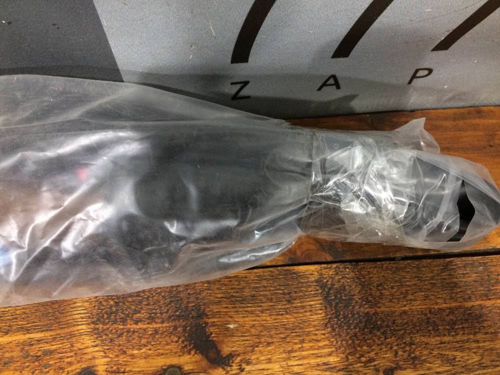 Уплотнитель двери задней левой Camry (XV70) Новый Оригинал 6787233120