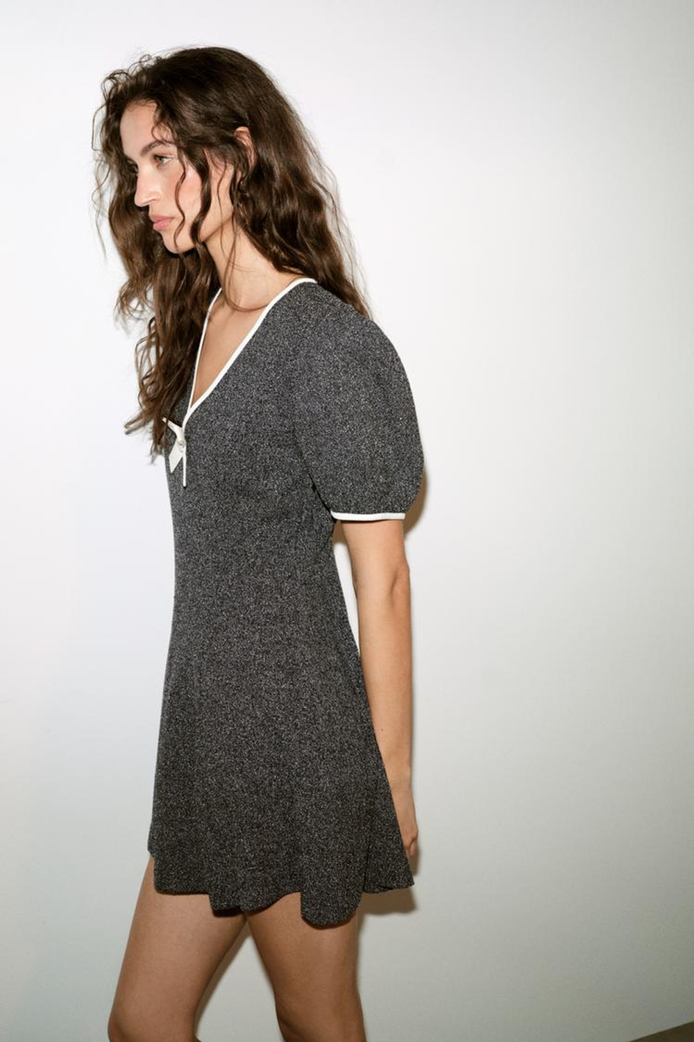 ZARA МИНИ-ПЛАТЬЕ С БАНТОМ, ТЕМНО-СИНИЙ/БЕЛЫЙ