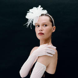 Перчатки белые длинные с декором