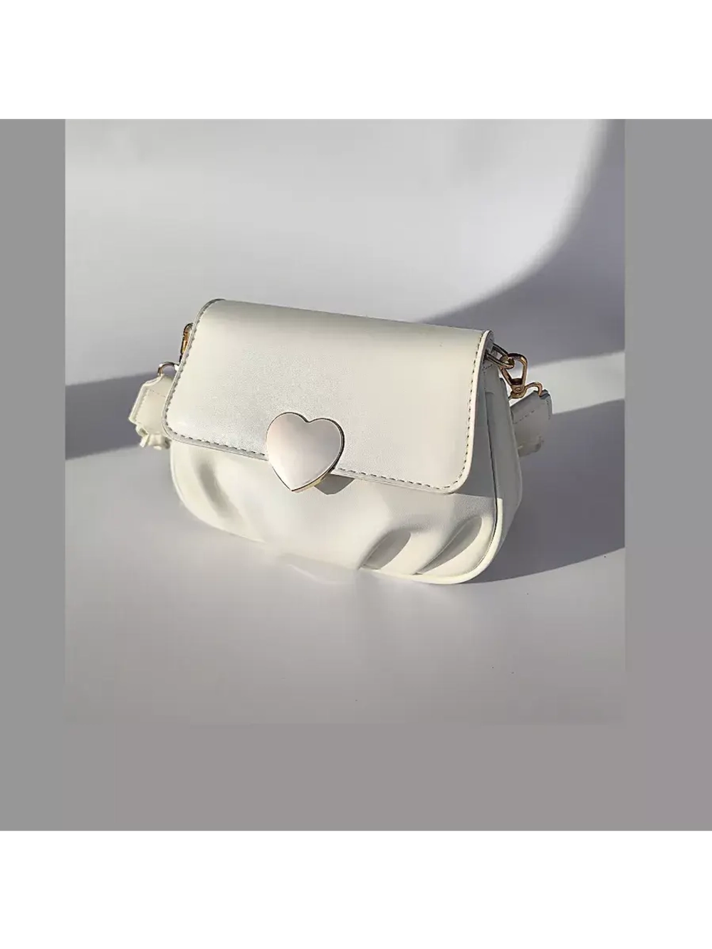 Сумка через плечо маленькая.