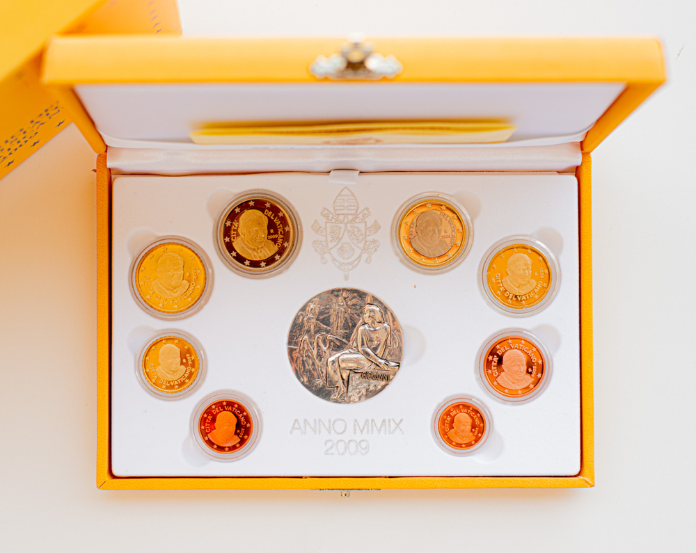 Vatican City 2009 Proof Coin Set – Benedict XVI with Silver Medal