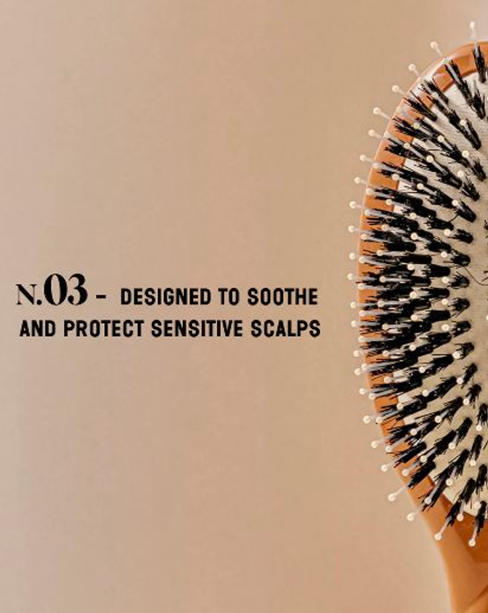 La Bonne Brosse Массажная расческа для волос N 03 Essential Sensitive Scalp Brush - Creamy White