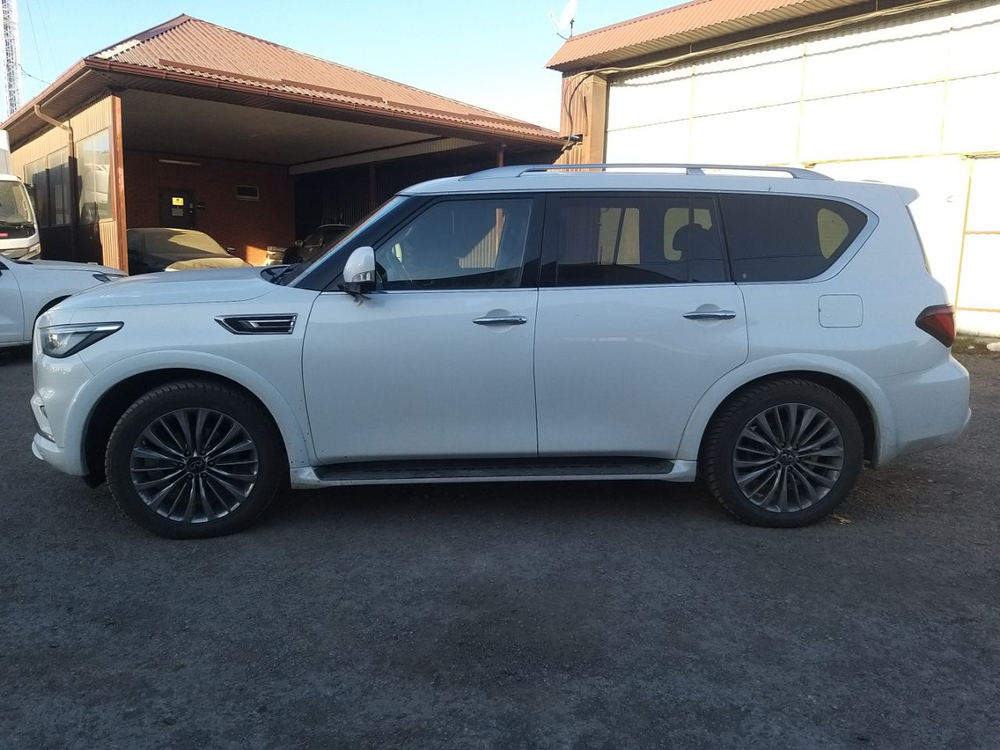 Infiniti QX80 LUXE SENSORY ProACTIVE 8 Seater ( 405 hp)