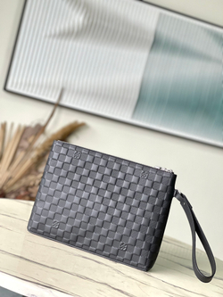 Louis Vuitton Takeoff Pouch