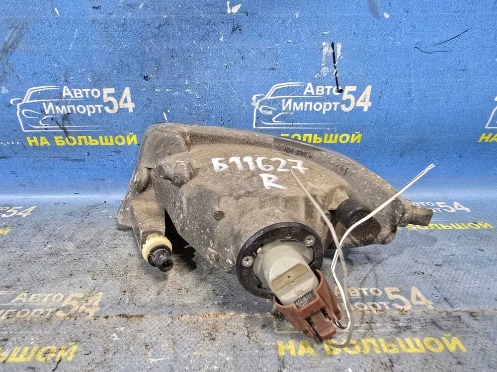 Туманка правая TOYOTA BREVIS 2001-2007