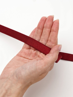 Резинка бретелечная бордовая глянцевая ширина 15 мм