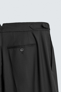 ZARA КОСТЮМНЫЕ БРЮКИ ИЗ 100% ШЕРСТИ С ЗАЩИПАМИ, ЧЕРНЫЙ
