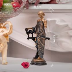 Статуэтка Девушка с кошкой