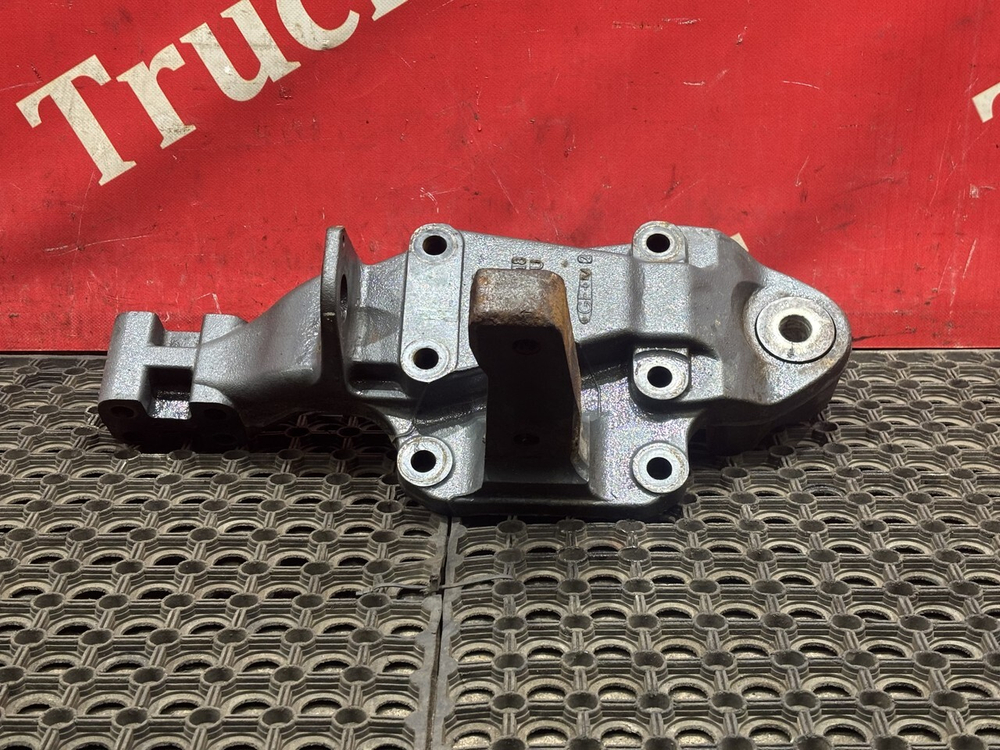 Кронштейн передней рессоры левый 2018 г.