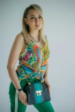 Женская сумка-сундучок с цепочкой на плечо натуральная кожа цвет бирюзовый тиснение питон