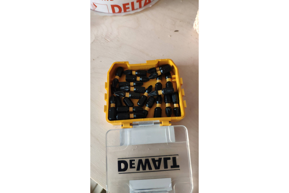 Биты PZ2, 25 мм, 25 шт в кейсе DEWALT DT70556T