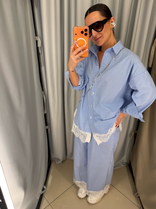 Костюм голубой с кружевом