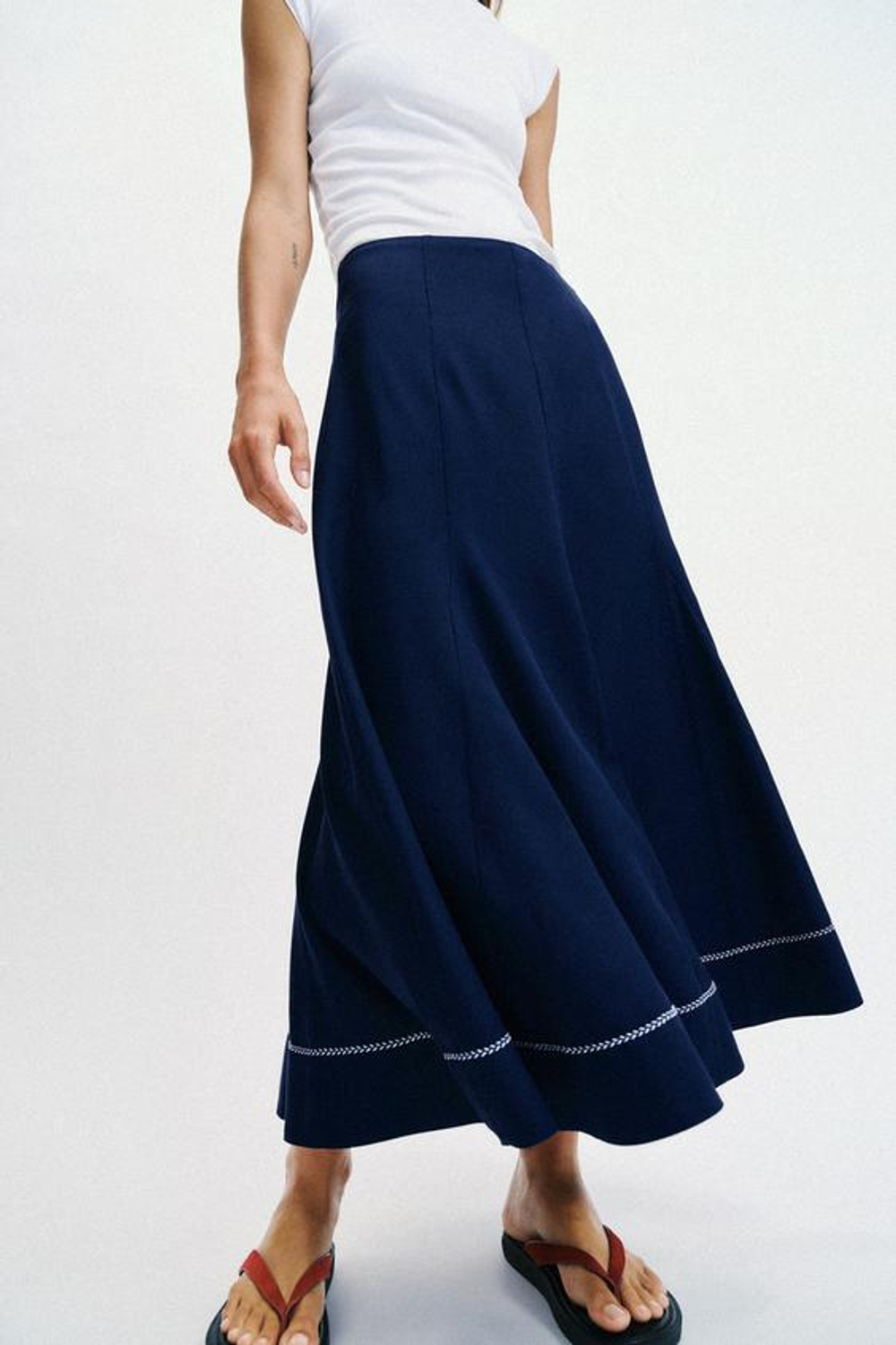 ZARA РАСКЛЕШЕННАЯ ЮБКА МИДИ С ВЫШИВКОЙ, ЧЕРНИЛЬНО-СИНИЙ