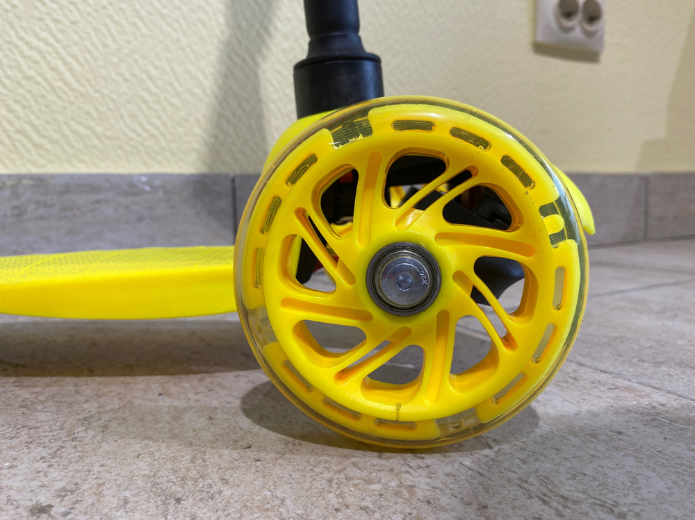 SS1NBAG/Самокат 3кол.Slider в/п.кол.PU желтый,св.d120мм.d75мм.выс.рул53-72см.,платф30*10,5