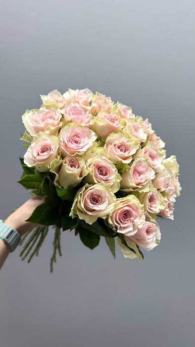 Букет из роз сорта "Пинк Атена"