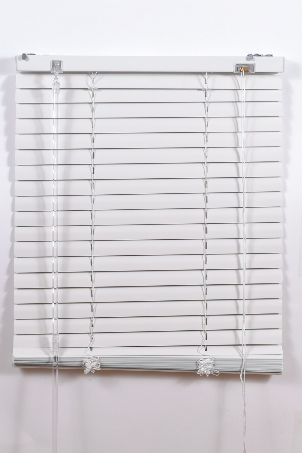 Жалюзи алюминиевые, цвет белый