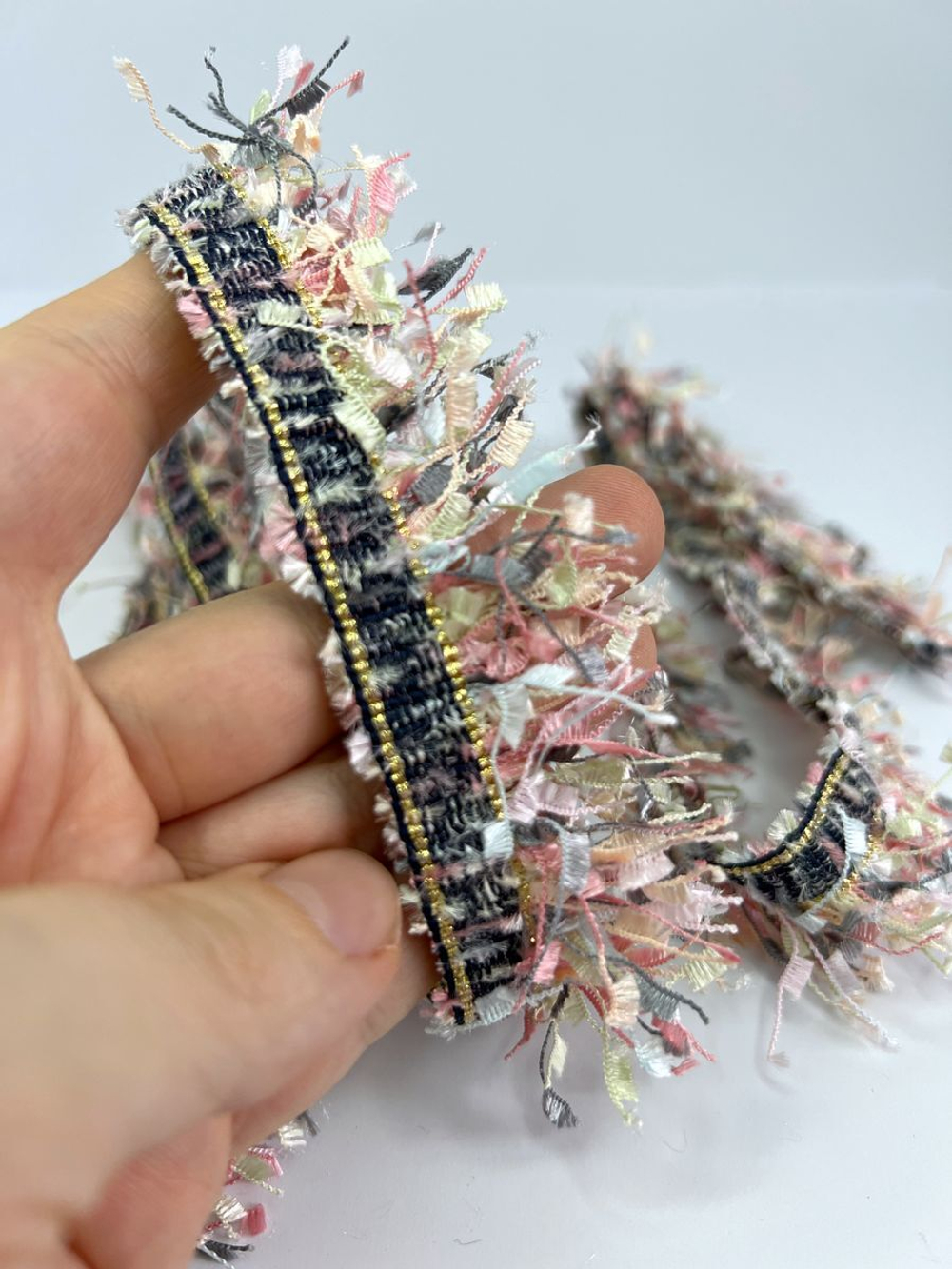 Тесьма с бахромой твидовая букле травка 35мм (1,5м в уп)