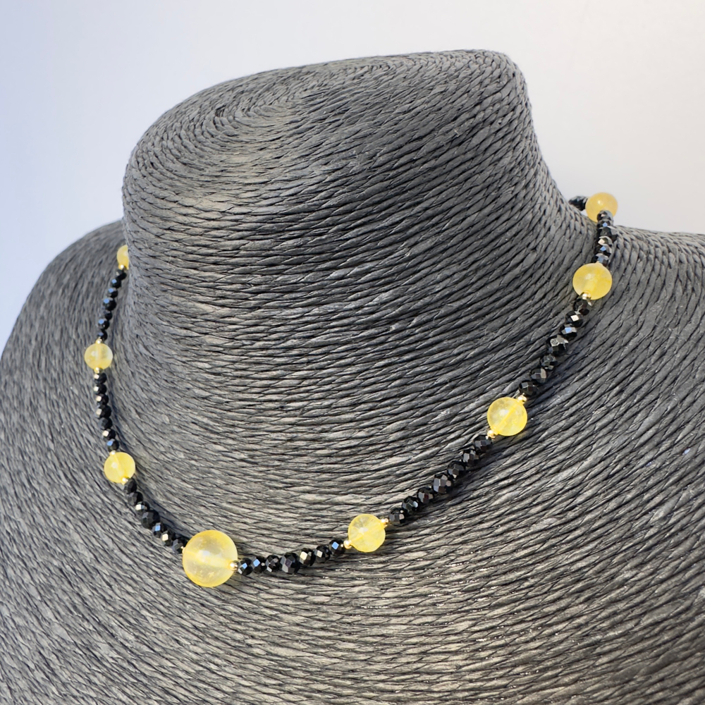 Чокер "Сияние силы" с цитрином и шпинелью