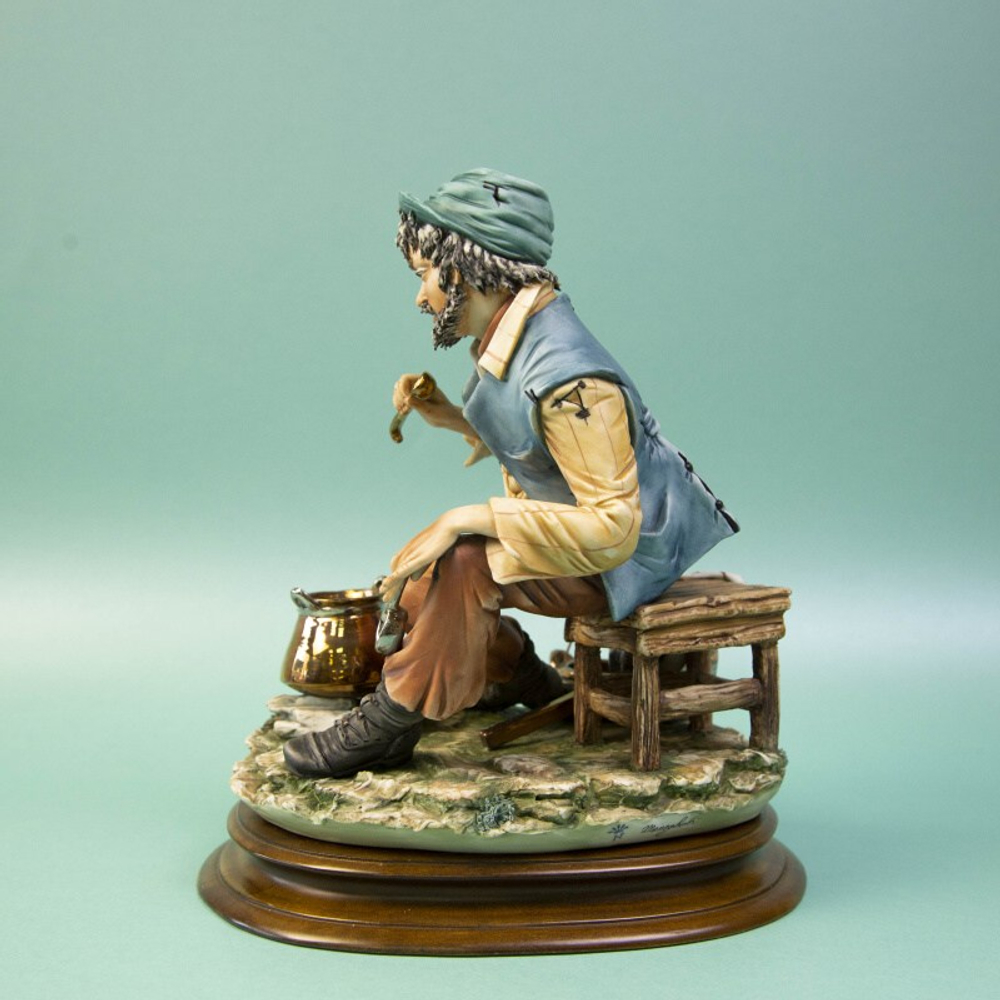 Фарфоровая мануфактура Capodimonte «Жестянщик»