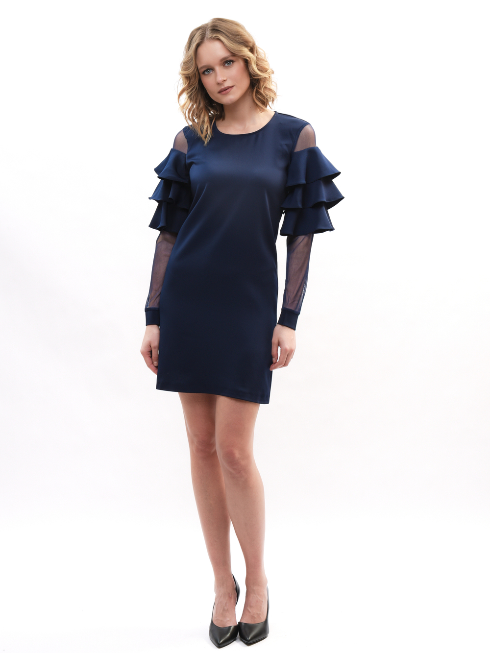 Платье с воланами на рукавах