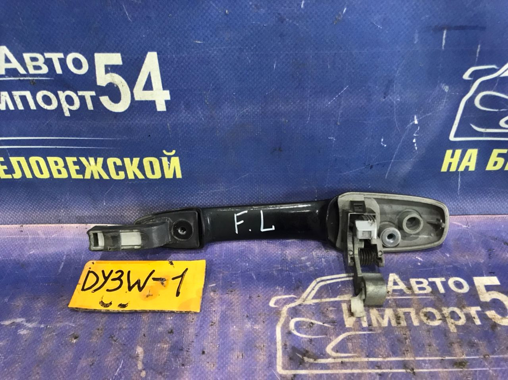 Ручка двери передней левой внешняя MAZDA DEMIO 2003