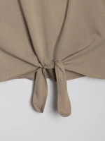 Бежевый костюм для девочки на лето в горошек