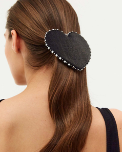 Заколка-сердце с серебристым декором