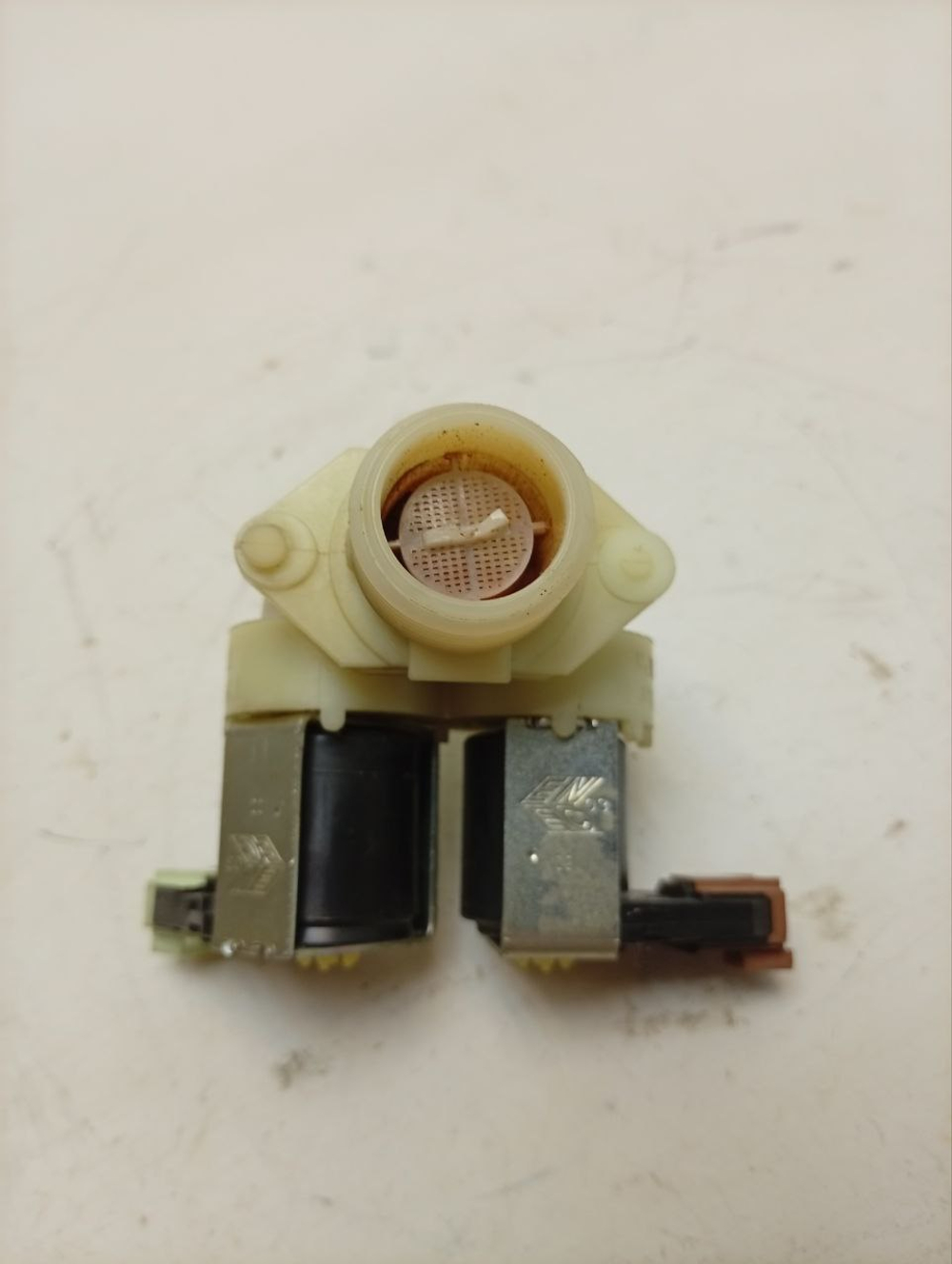 ZWQ5105 кт13 Клапан подачи воды 2x180 к стиральным машинам Electrolux AEG Zanussi 1325186110 б/у