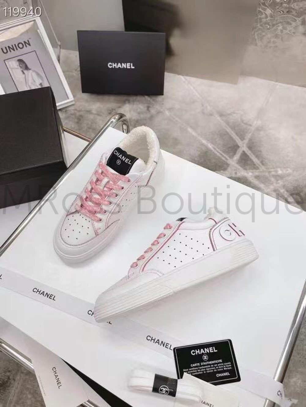 Белые кроссовки Chanel с розовыми шнурками Шанель люкс класса
