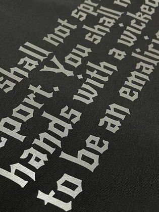 Светоотражающая печать: когда технология из сферы безопасности стала частью моды и мерча