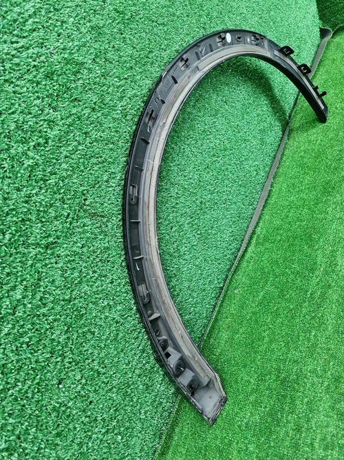 Расширитель задний правый Audi Q3 1 8U (2011-2018)