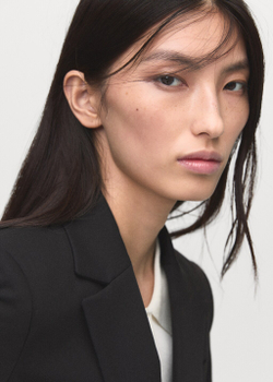 Костюмный приталенный блейзер