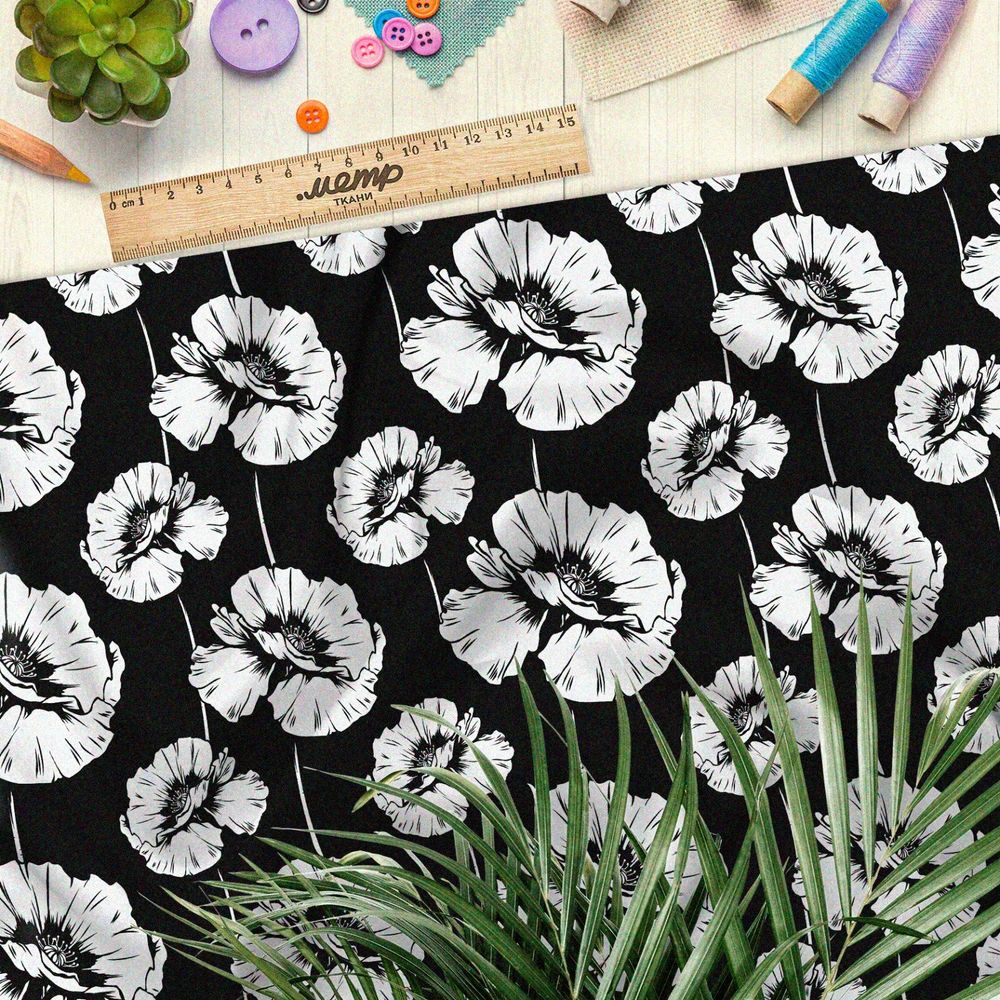 Ткань атлас крупные белые маки на чёрном фоне