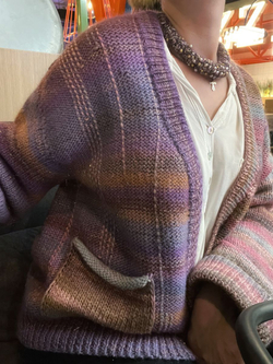 Вязаный кардиган оверсайз с V вырезом Spark на пуговицах