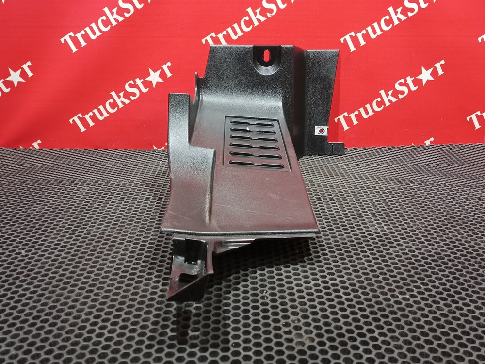 Накладка на порог левая 2018г