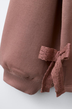 ZARA КОМПЛЕКТ ИЗ ТОЛСТОВКИ С БАНТИКАМИ И ВАФЕЛЬНЫХ ЛЕГГИНСОВ, ТЕМНО-РОЗОВЫЙ