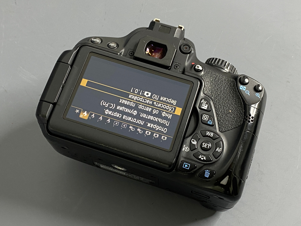 Canon 650D Не работает датчик положения экрана