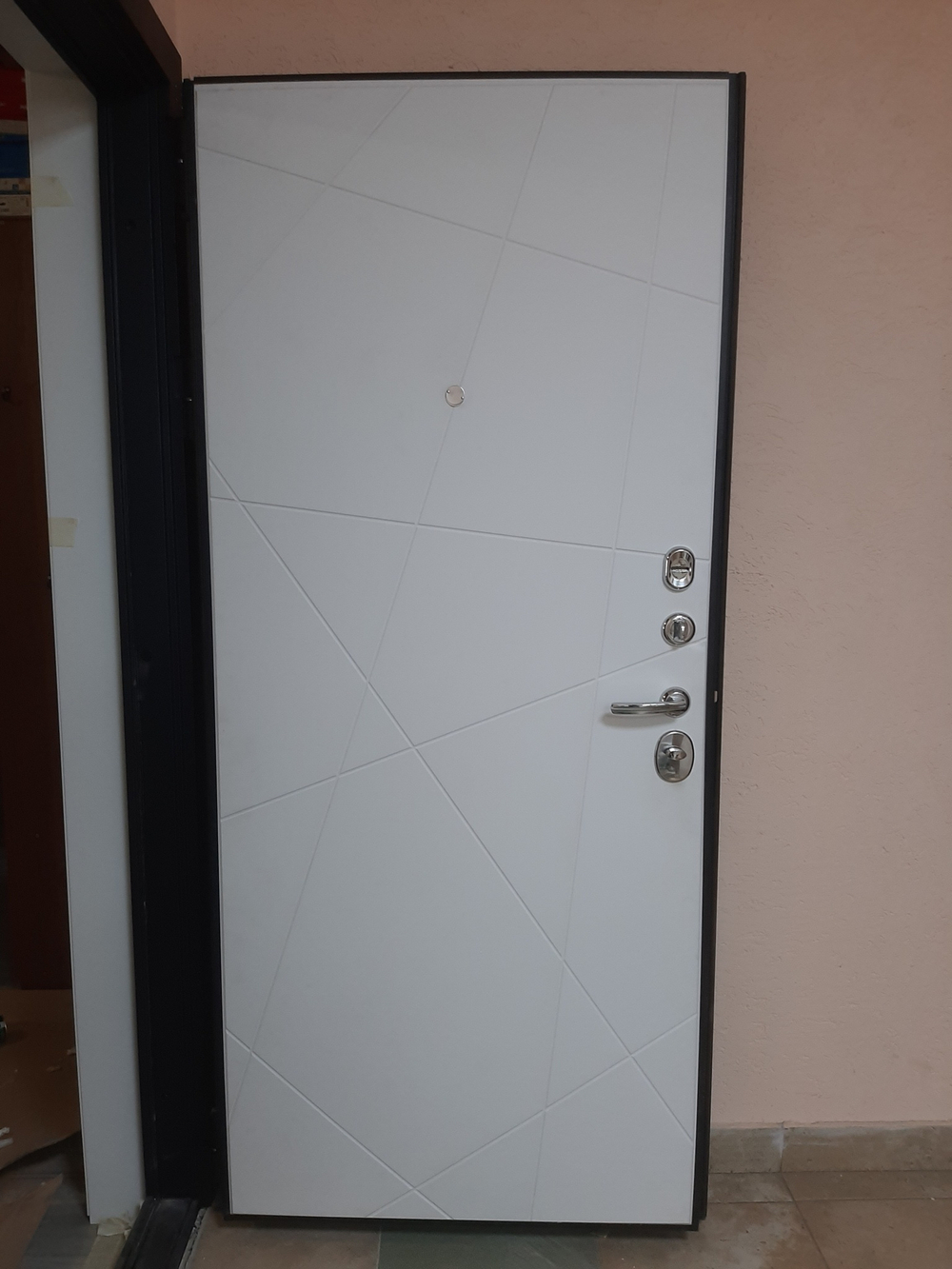 Входная металлическая дверь  Сенатор Лира 3К Софт графит, Флитта софт белый матовый, без текстуры