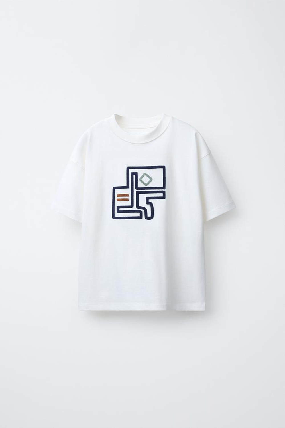 ZARA ФУТБОЛКА С ВЫШИВКОЙ, БЕЛЫЙ