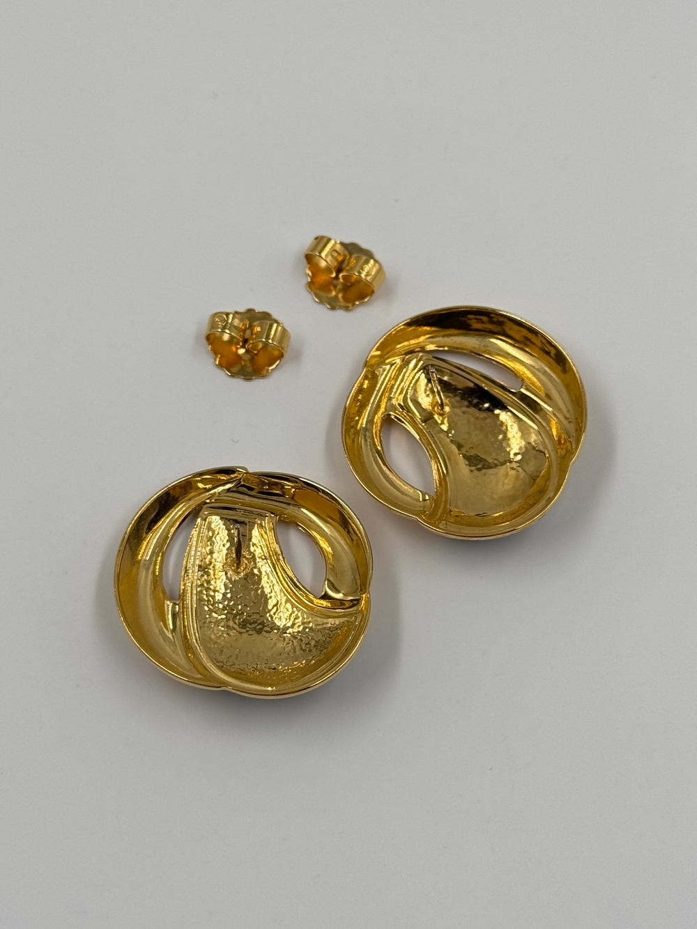 Серьги с серой эмалью Avon
