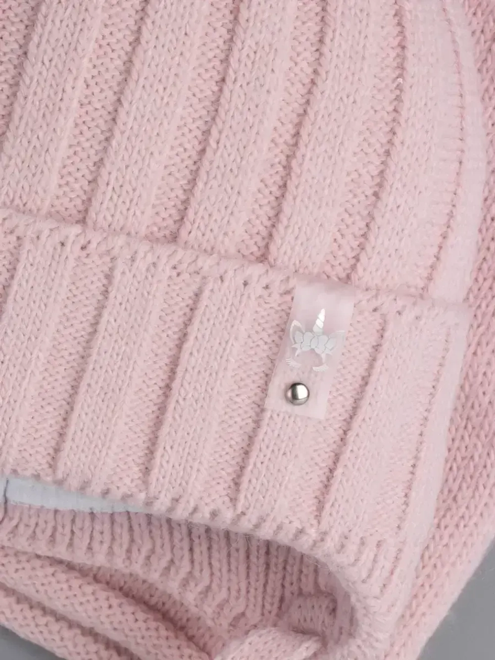 Шапка для девочки зимняя вязаная и снуд