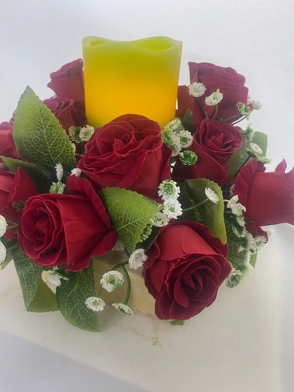 Полянка со свечой на постаменте