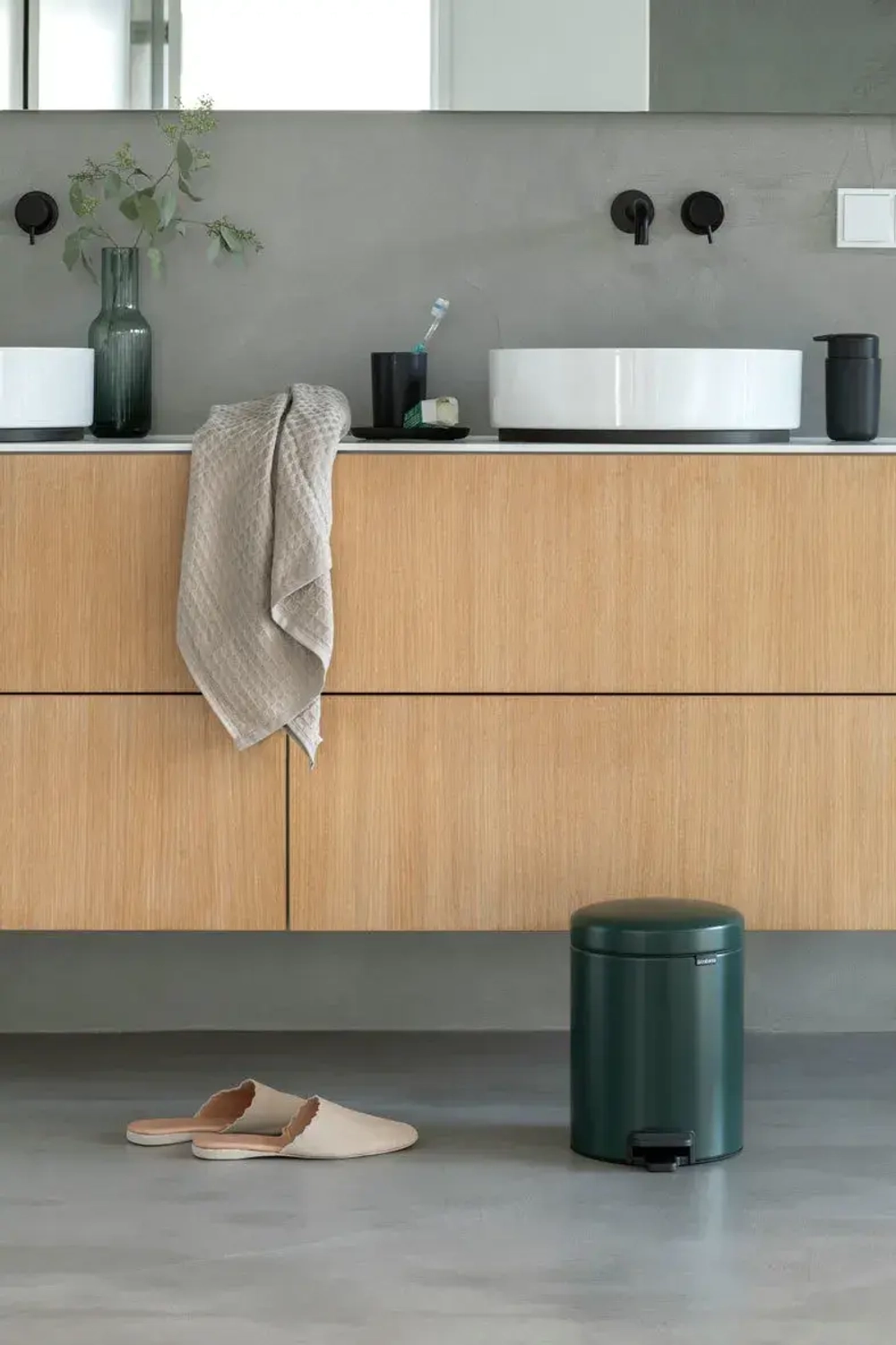 Brabantia NewIcon Контейнер для мусора 5л для миндаля